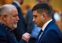 Epoch Times : Înapoi la comunism? Sute de ofiţeri susţin apelul pentru naţionalizare lansat de deputatul AUR Mircia Chelaru. Interzicerea unor drepturi pentru românii cu dublă cetăţenie